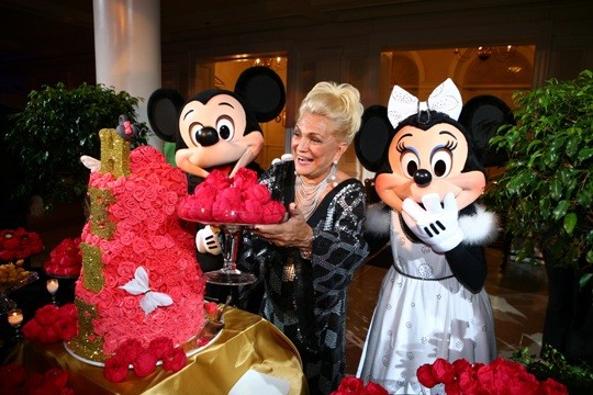 Hebe Camargo em sua festa de aniversário de 80 anos no American Adventure Rotunda, no Epcot Center