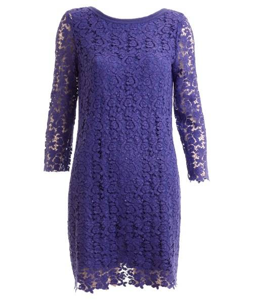 A renda continua com tudo e ganha cores alegres no ver&atilde;o. Vestido R$498,00. Shoulder, Rua Oscar Freire, 819, Jardim Paulista, tel.:3086-4744, www.shoulder.com.br.