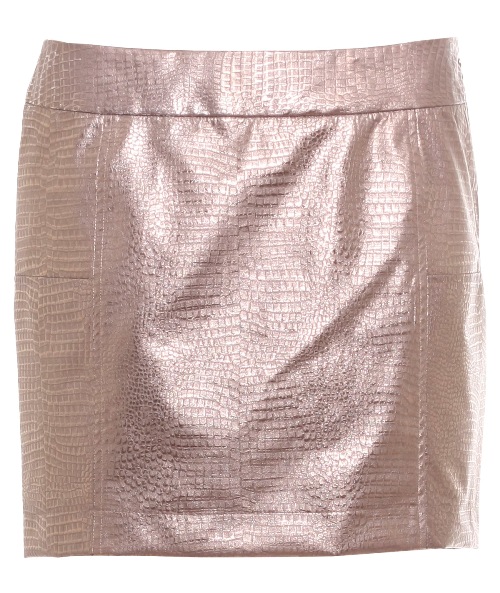 O metalizado aparece tanto em pe&ccedil;as para o dia como para a noite. Saia R$198,00. Shoulder, Rua Oscar Freire, 819, Jardim Paulista, tel.:3086-4744, www.shoulder.com.br.
