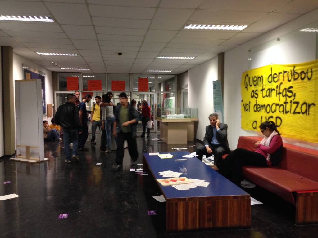 Audiência entre direção e estudantes da USP termina sem acordo