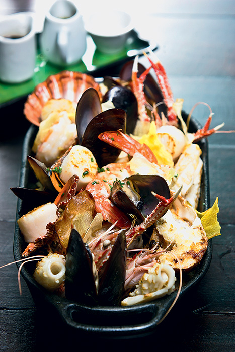 A Peixaria prepara pescados escolhidos pelo cliente