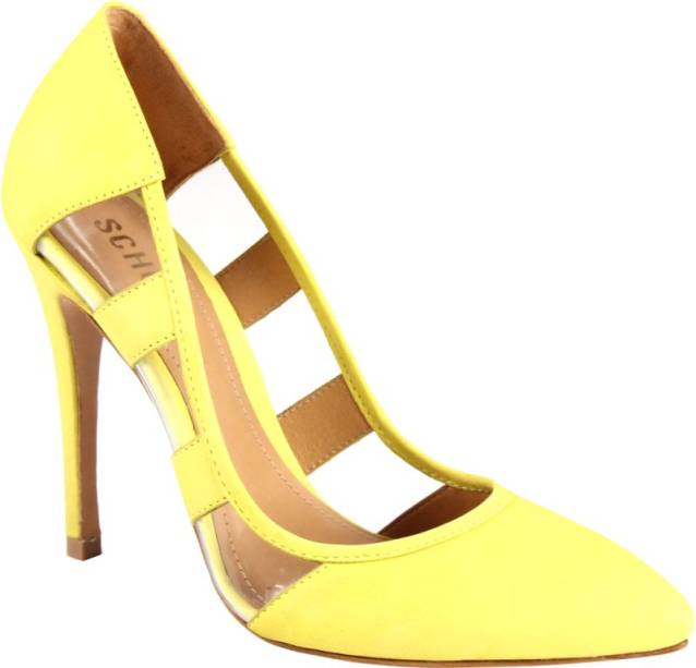 Sapato flúor com detalhe em vinil, R$ 300,00. Schutz, Rua Oscar Freire, 944, Jardim Paulista, tel.: 4508-1499, www.schutz.com.br