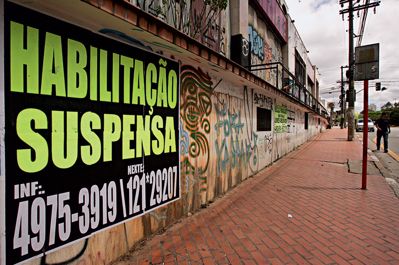 Rua Henrique Schaumann: anúncio proibido Rua Henrique Schaumann: anúncio proibido