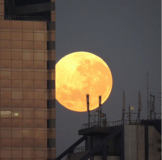 superlua-@juh_levy