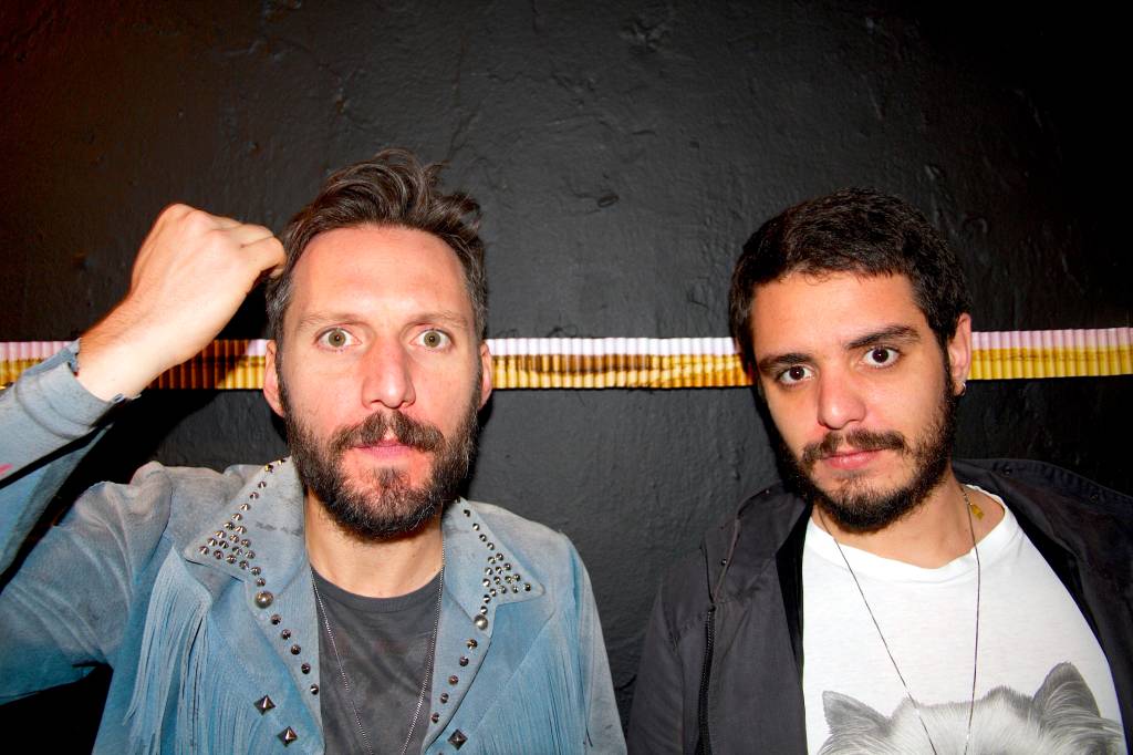 Aposta do eletro rock, dupla Aldo relembra noitadas com tio doidão