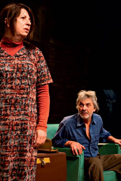 Com Roza Grobman, sua mulher, numa cena: casal tamb&eacute;m na pe&ccedil;a Mente Mentira (2010)