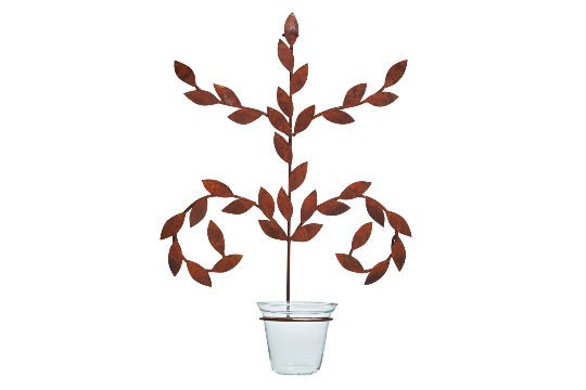 Casti&ccedil;al de ferro para pendurar, R$ 133,50. Reciclamundo, Rua Can&aacute;rio, 1291, Moema, tel.: 5093-4326, www.reciclamundo.com.br.