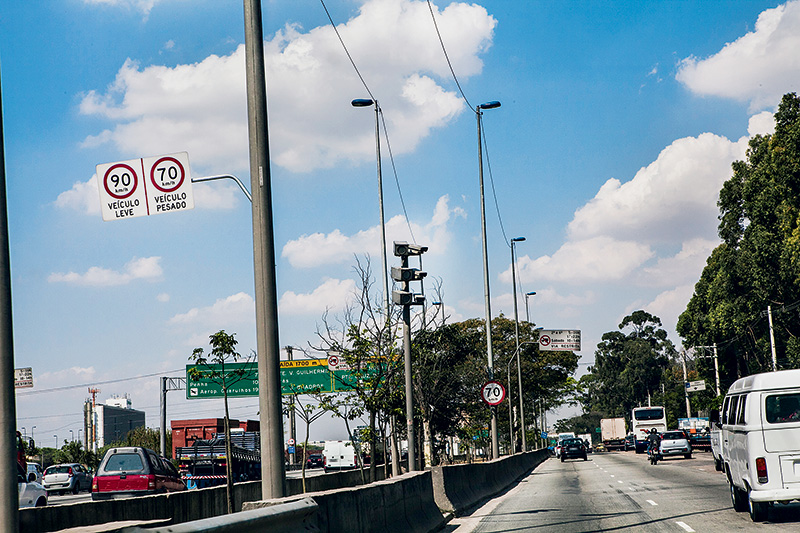 Radar campeão de multa na cidade flagra um motorista a cada 4 minutos