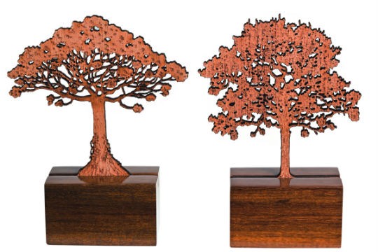 &Aacute;rvores de madeira da artista Ana Paula Castro, R$ 136,00 cada uma. IT, Rua dos Corop&eacute;s, 88, Pinheiros, tel.: 3554-0737.