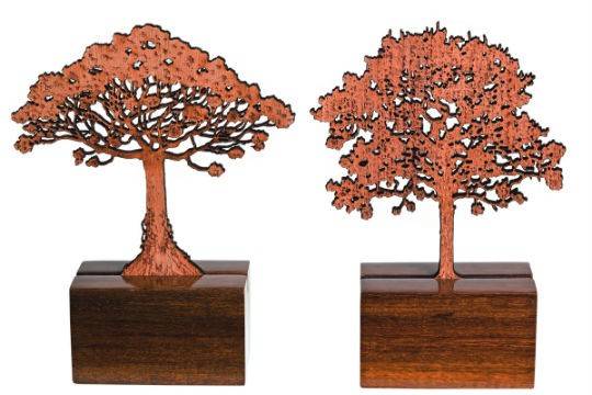 &Aacute;rvores de madeira da artista Ana Paula Castro, R$ 136,00 cada uma. IT, Rua dos Corop&eacute;s, 88, Pinheiros, tel.: 3554-0737.