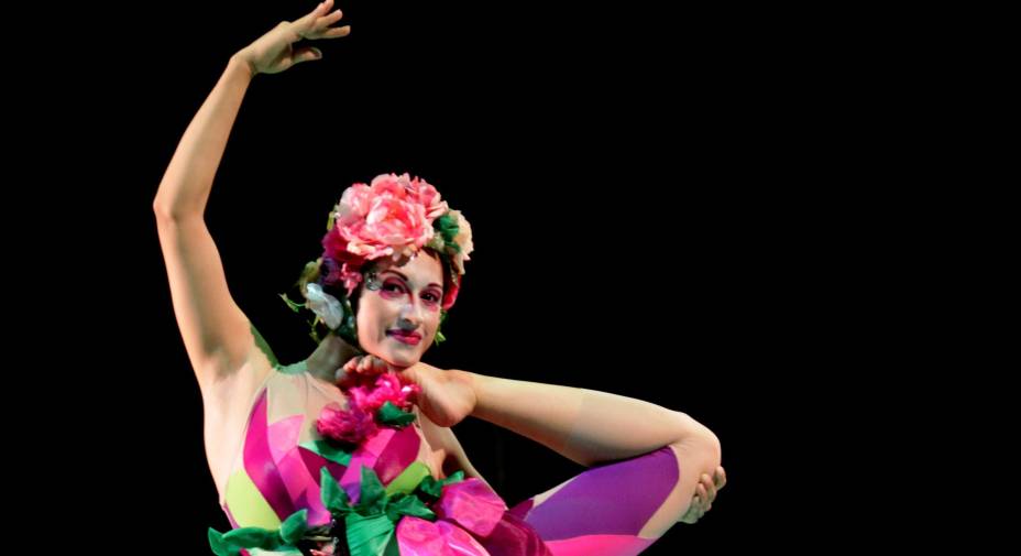 Contorcionismo chama atenção em show, no Circo dos Sonhos Contorcionismo chama atenção em show, no Circo dos Sonhos