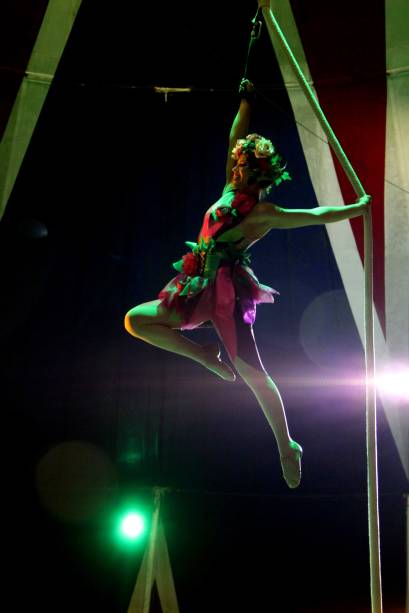 Acrobacias aéreas encantam crianças e adultos Acrobacias aéreas encantam crianças e adultos