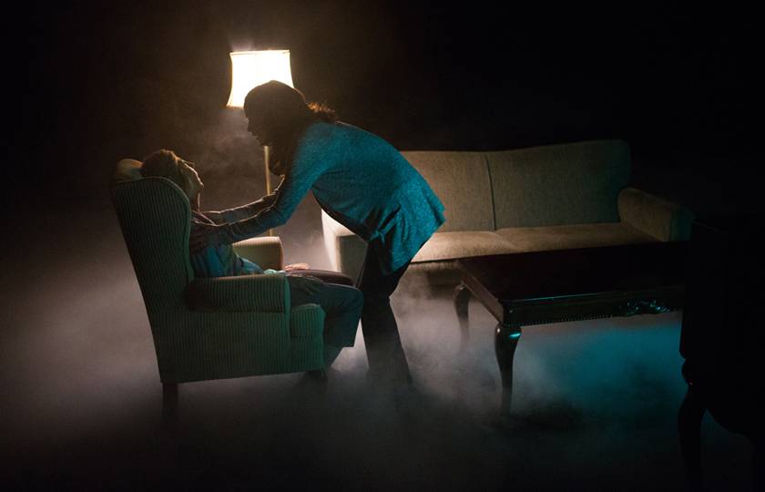 ‘Invocação do Mal’ mostra a força do horror ‘à moda antiga’