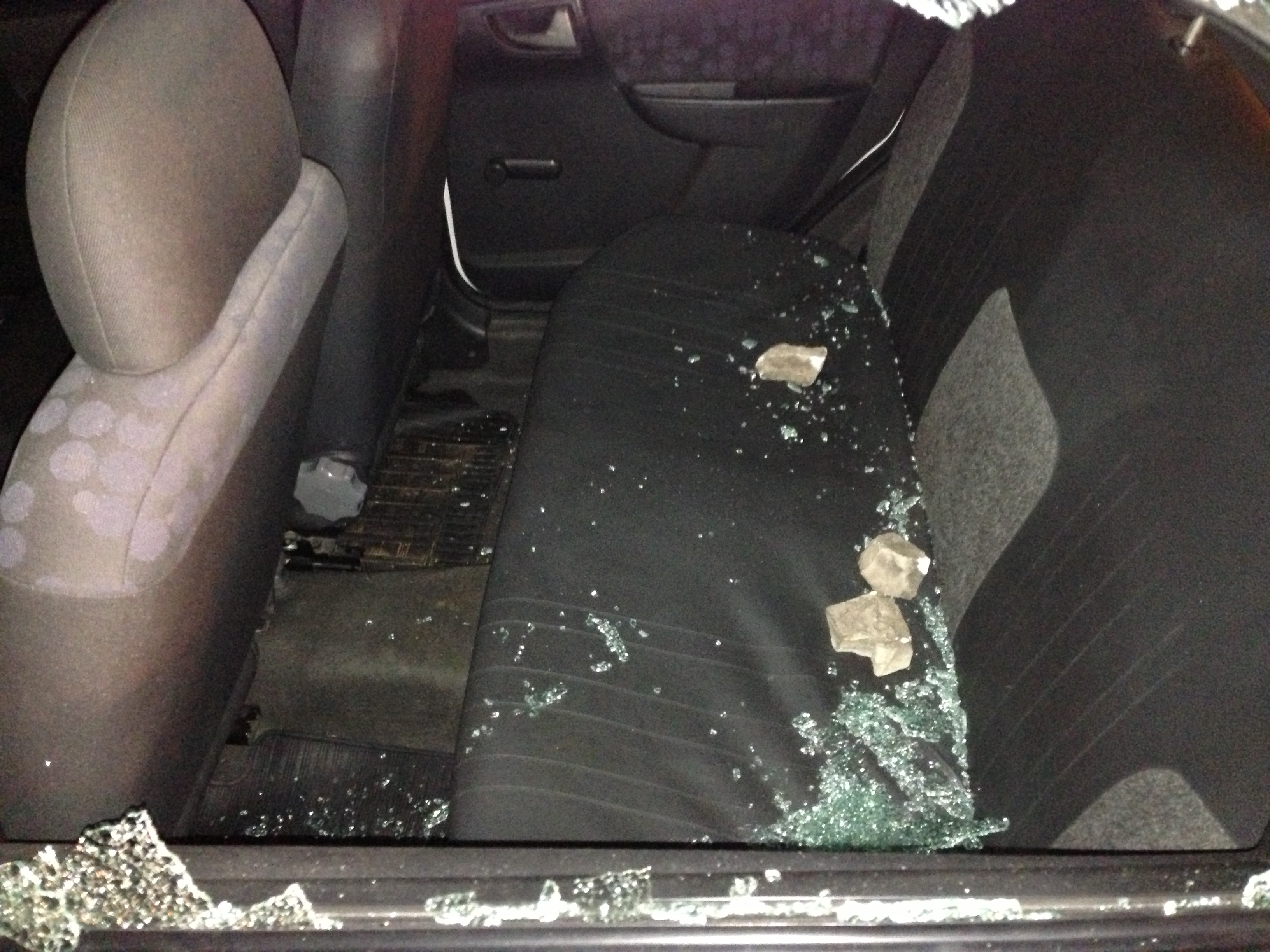 Carro da GCM ap&oacute;s ataque de manifestantes