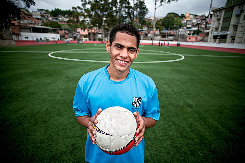 Astros do futebol amador são disputados por times de bairro