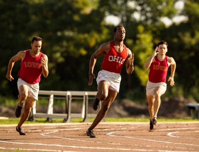 Raça: cinebiografia de Jesse Owens, atleta negro americano que ganhou quatro medalhas de ouro nas Olimpíadas de 1936 Raça: cinebiografia de Jesse Owens, atleta negro americano que ganhou quatro medalhas de ouro nas Olimpíadas de 1936