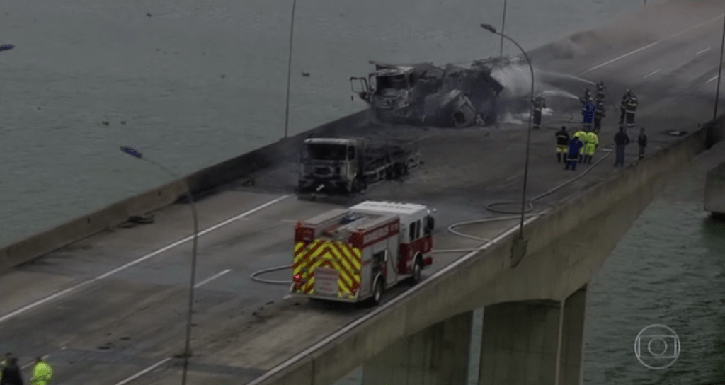 Acidente entre carretas mata uma pessoa e paralisa trecho do Rodoanel