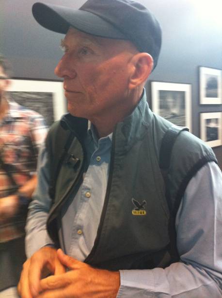 Em visita guiada ao Sesc Belenzinho, Sebasti&atilde;o Salgado comentou as principais fotos de Planeta Sul, Santu&aacute;rios, &Aacute;frica, Terras do Norte e Amaz&ocirc;nia e Pantanal