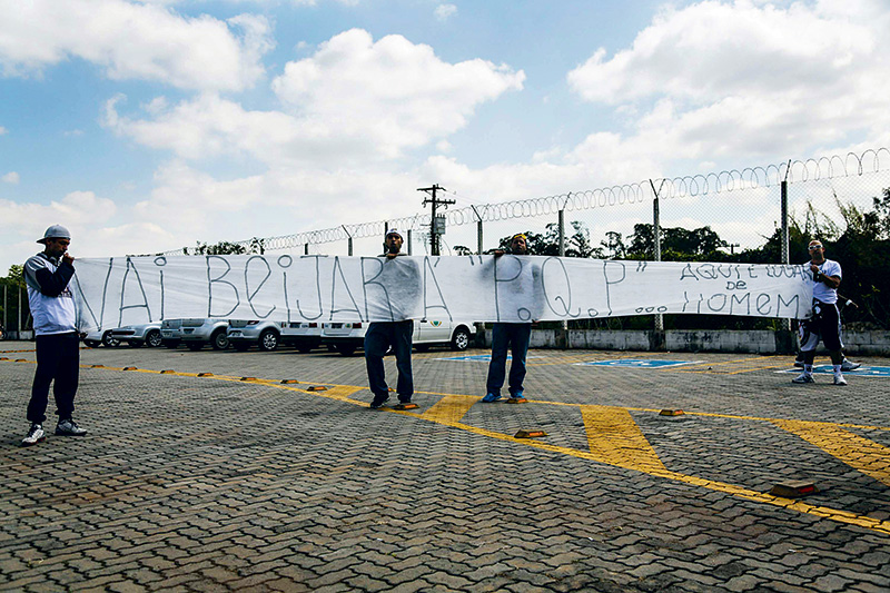 “O futebol é muito machista” diz Emerson Sheik sobre selinho