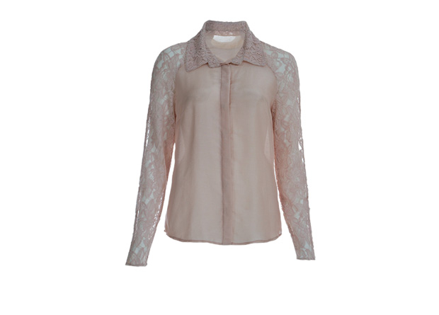 	Camisa de seda. Transparente s&oacute; nas mangas, pode ser usada para trabalhar. R$ 660,00. Emannuelle Junqueira, Rua Peixoto Gomide, 1805, ☎ 3062-4112, www.emannuellejunqueira.com.br.