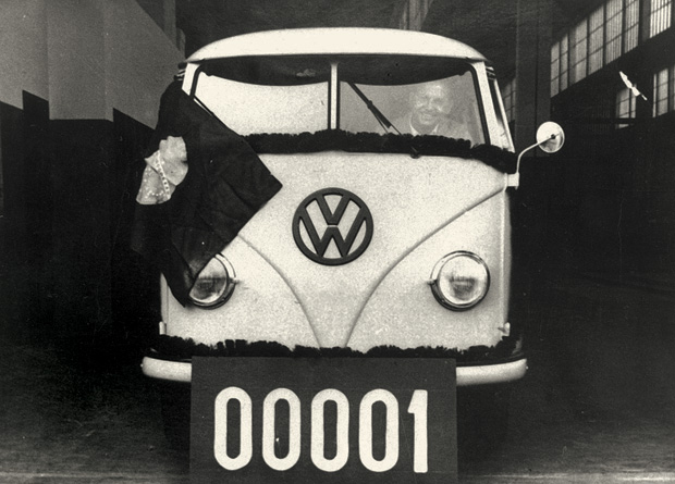 O primeiro exemplar a sair da fábrica, em 1957 O primeiro exemplar a sair da fábrica, em 1957