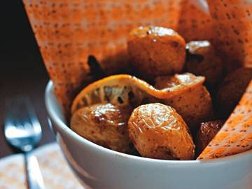 Tostex apresenta sanduíches no capricho em ambiente nostálgico