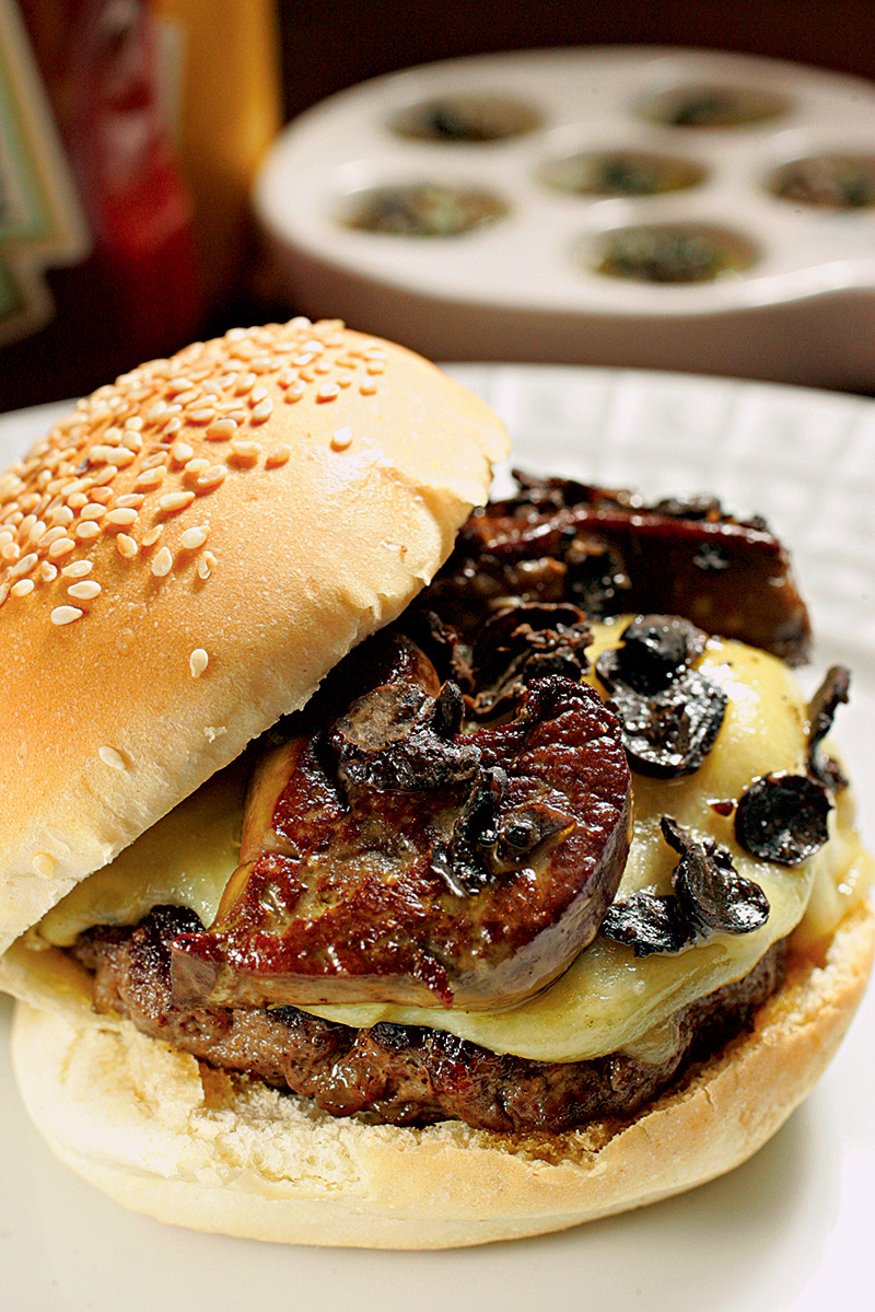 Comemos o hambúrguer mais caro e o mais barato de São Paulo