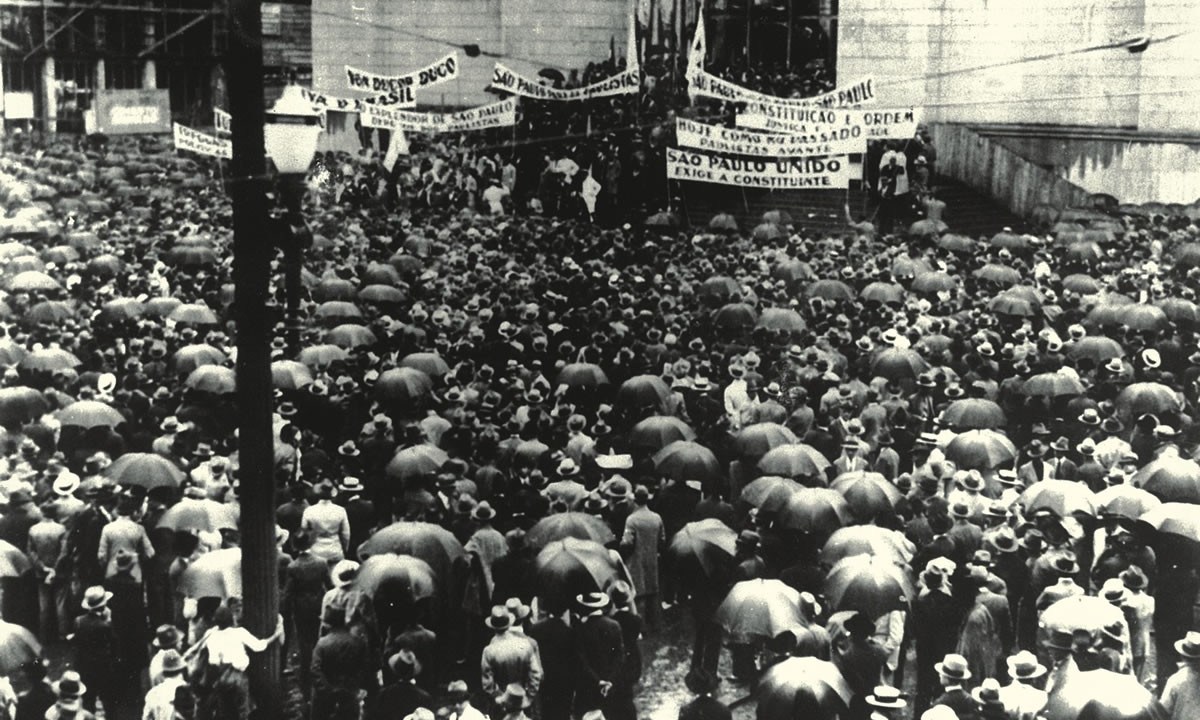 Capa 2276 - Comício na Praça da Sé