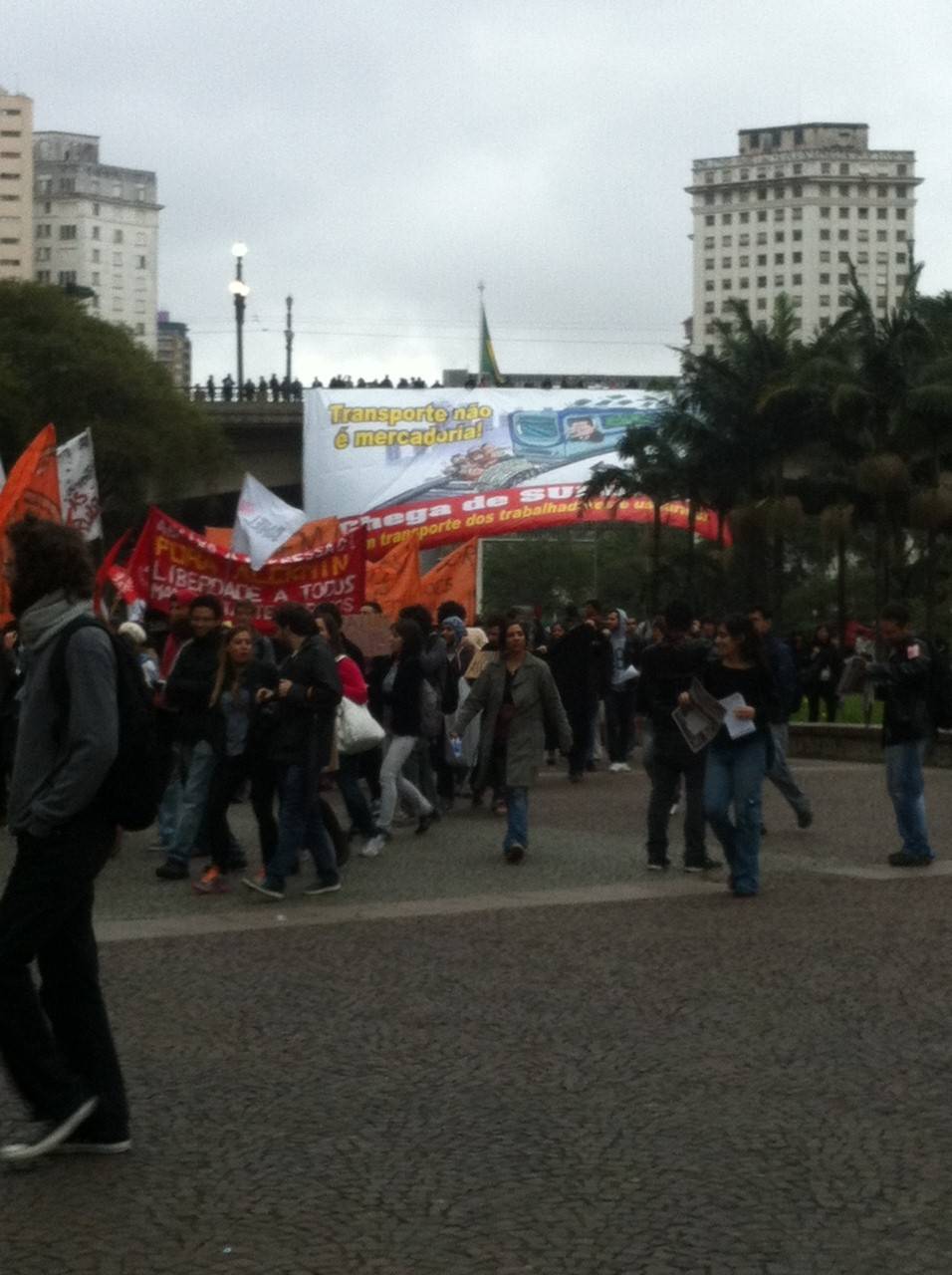 Grupo segue para a Secretaria dos Transportes Grupo segue para a Secretaria dos Transportes