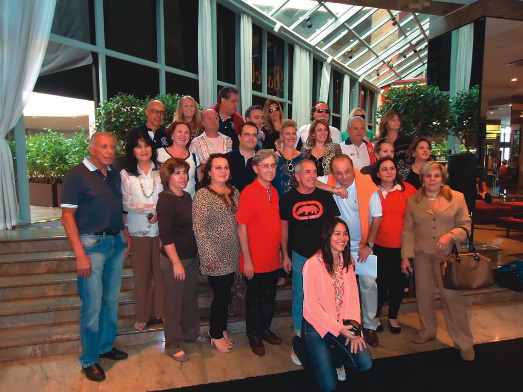 A festa sem fim dos colunistas sociais