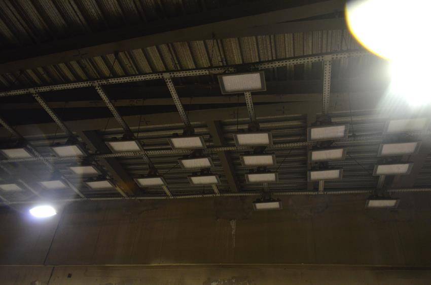 Festa privada em túnel causa polêmica por mau uso do espaço público