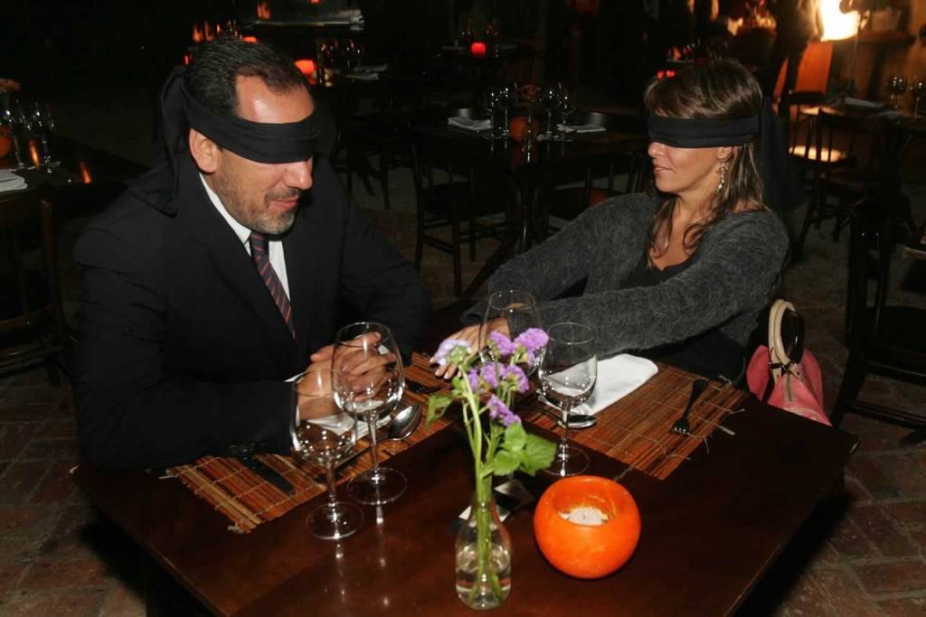 Teatro cego e outros programas para fazer “no escuro” em SP