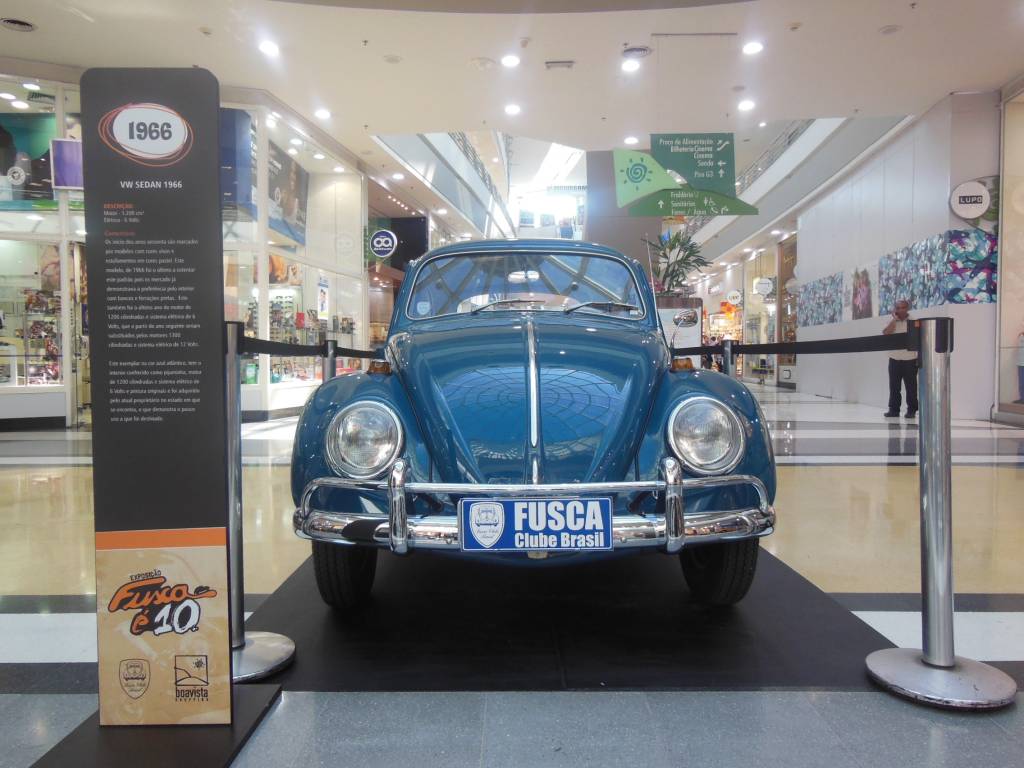 Exposição gratuita de Fuscas antigos invade shopping da Zona Sul