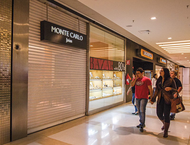 Nem no shopping é possivel escapar da violência