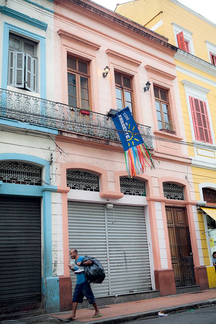 Teatro da Cia. Pessoal do Faroeste atrai espectadores para Cracolândia