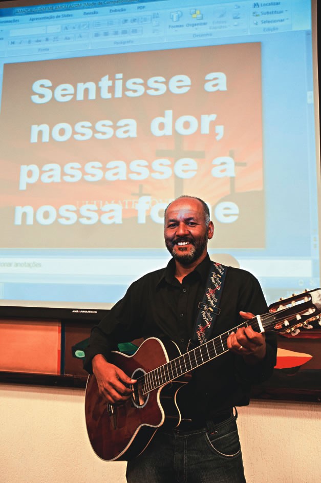 Policiais se organizam em grupos para buscar apoio espiritual