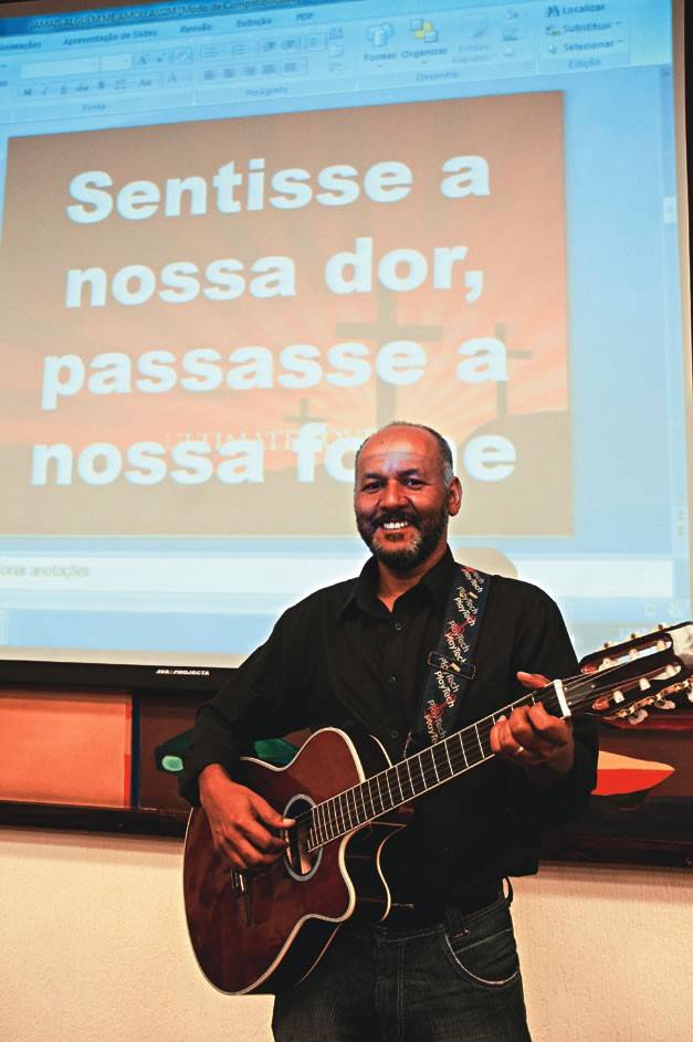 Policiais se organizam em grupos para buscar apoio espiritual