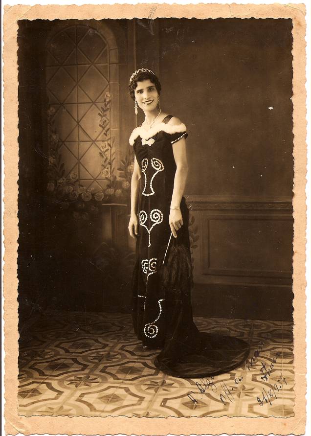 Arethuzza Neves: "comparada a Sarah Bernhardt" Arethuzza Neves: "comparada a Sarah Bernhardt"
