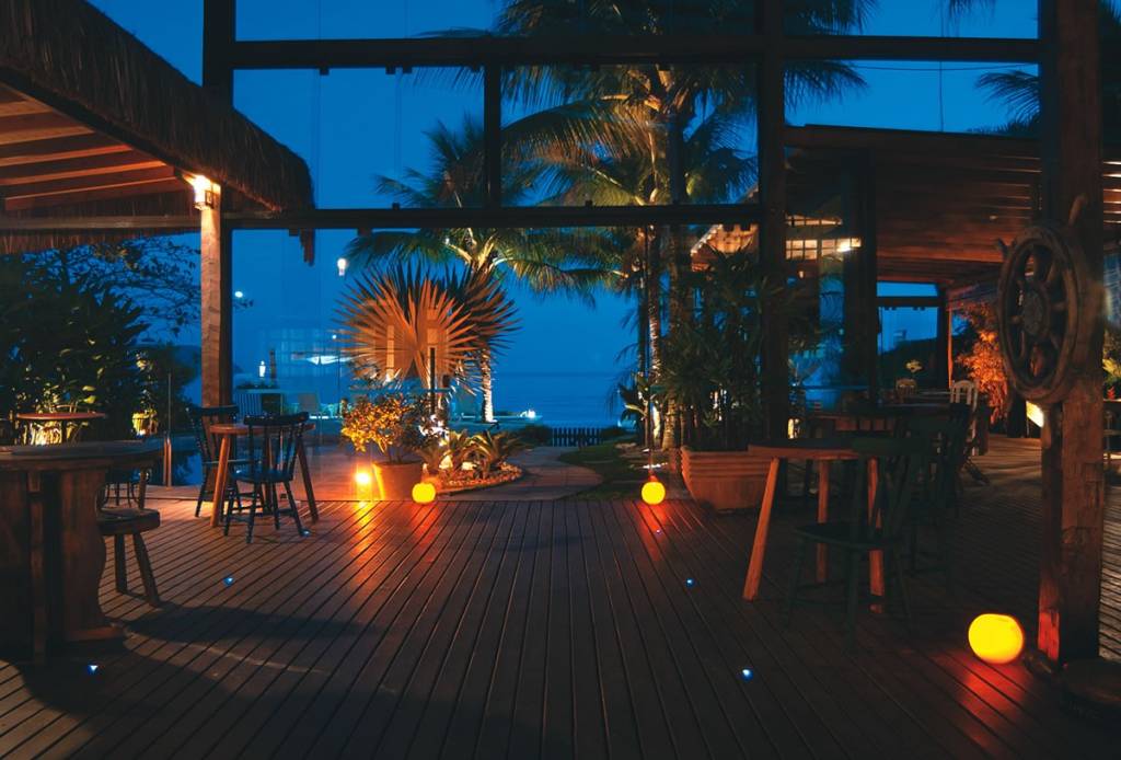 Tromba-d´água promove destruição na Praia de Juqueí