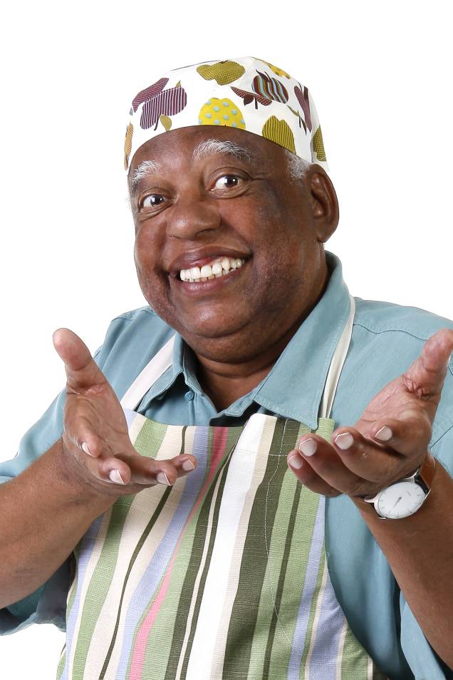 João Acaiabe como Chico João Acaiabe como Chico