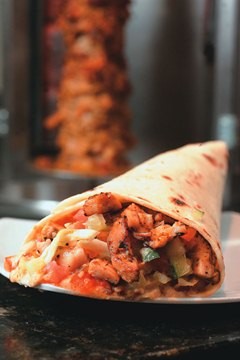 Com roupagem moderna, culinária judaica atrai clientes além da colônia