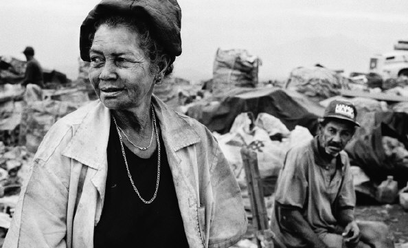 Estamira (2008): documentário de Marcos Prado com produção de José Padilha Estamira (2008): documentário de Marcos Prado com produção de José Padilha