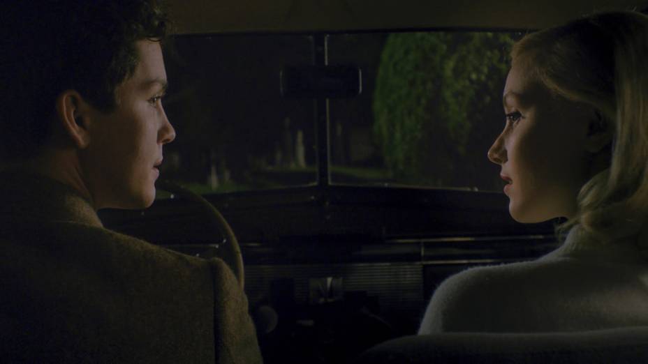 Logan Lerman e Sarah Gadon: atração na universidade
