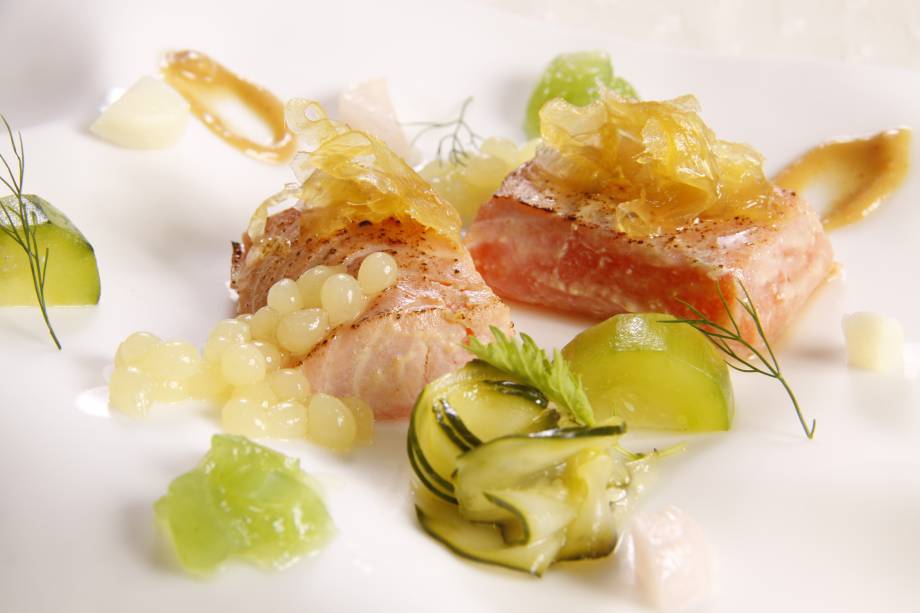 Menu degustação: salmão com conservas asiáticas caseiras Menu degustação: salmão com conservas asiáticas caseiras
