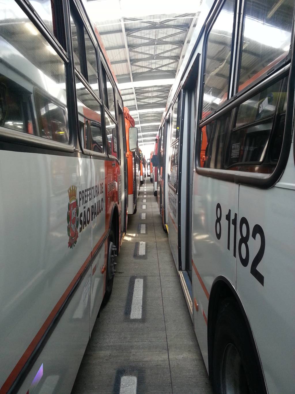 Paralisação de motoristas de ônibus afeta 21 linhas na Zona Leste