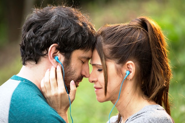 Um Namorado Para Minha Mulher: Chico (Caco Ciocler) e Nena (Ingrid Guimarães)