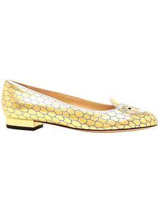 	Sapatilha da marca inglesa Charlotte Olympia, &agrave; venda na Farfetch: de R$ 3 500,00 por R$ 2 100,00