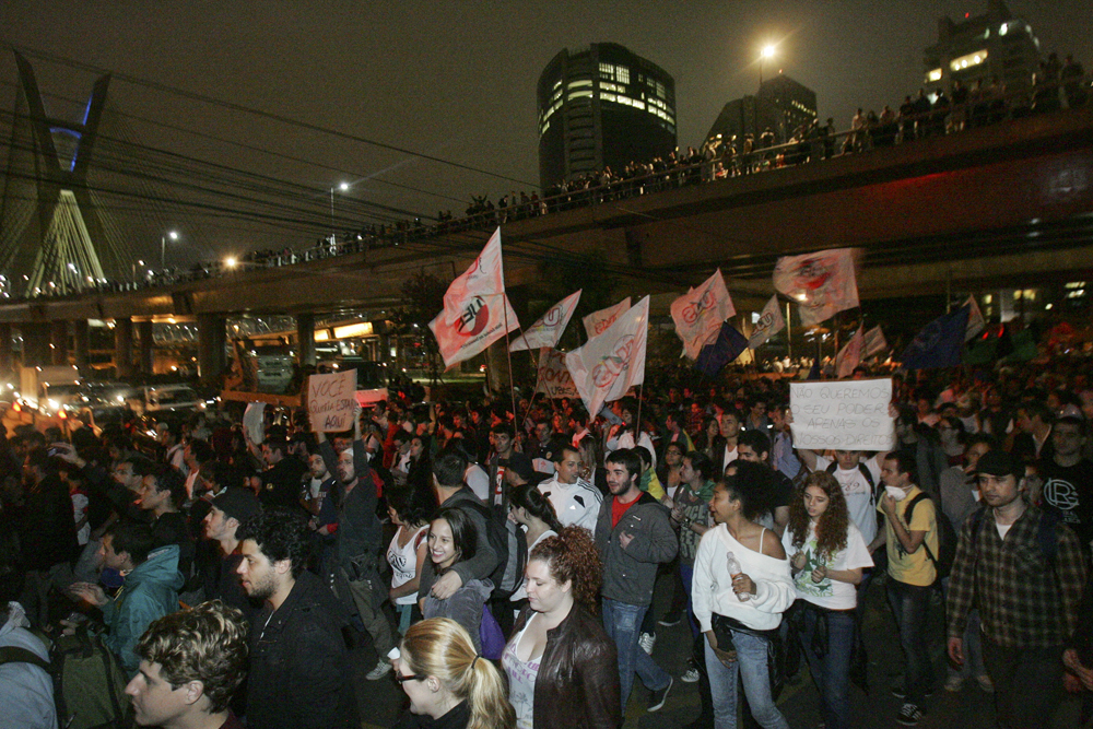 A Ponte Estaiada foi palco da manifesta&ccedil;&atilde;o