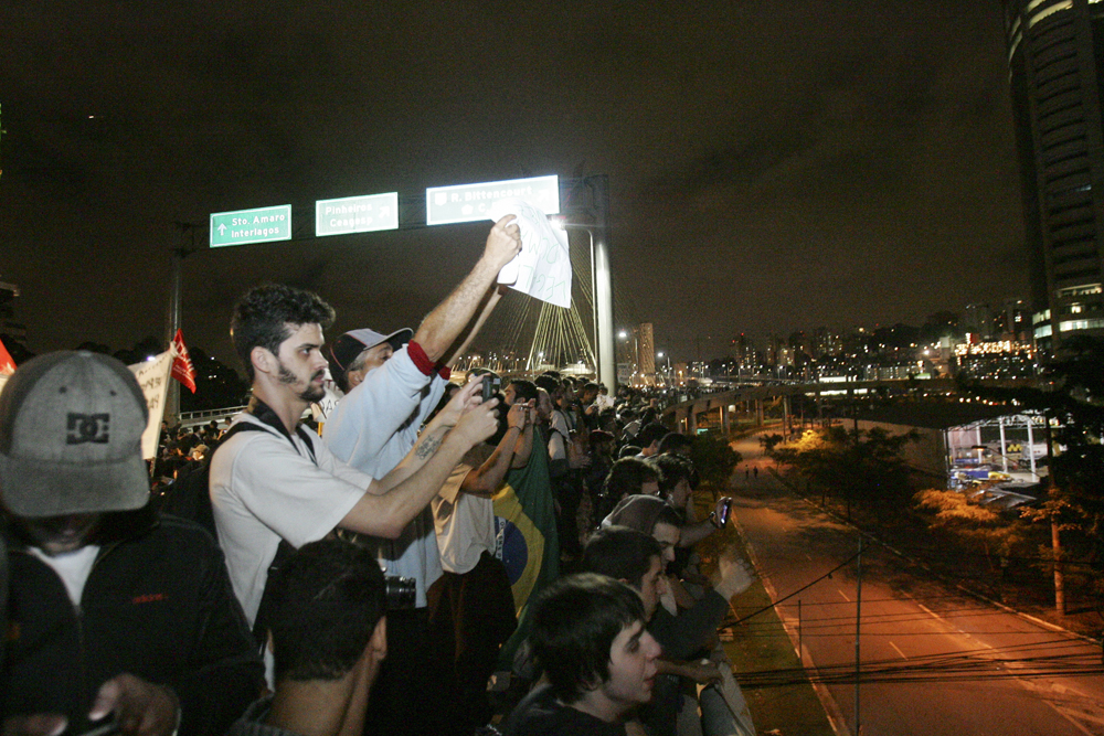 Moradores de pr&eacute;dios foram convidados a participar do protesto