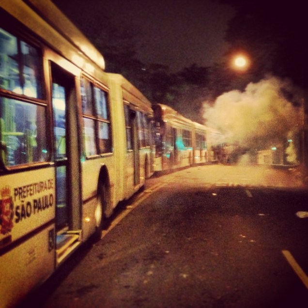 	G&aacute;s lacrimog&ecirc;neo lan&ccedil;ado em frente ao Pal&aacute;cio dos Bandeirantes